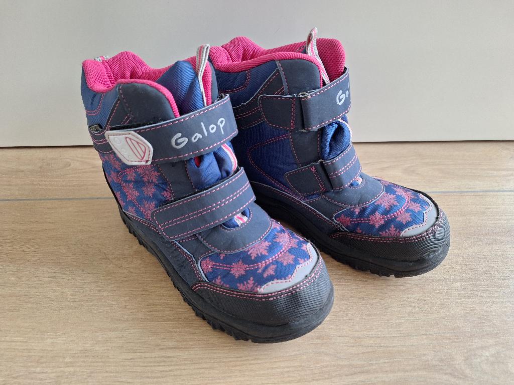 Snowboots / Sneeuwlaarzen maat 35, Kinderen en Baby's, Kinderkleding | Schoenen en Sokken, Gebruikt, Meisje, Ophalen of Verzenden