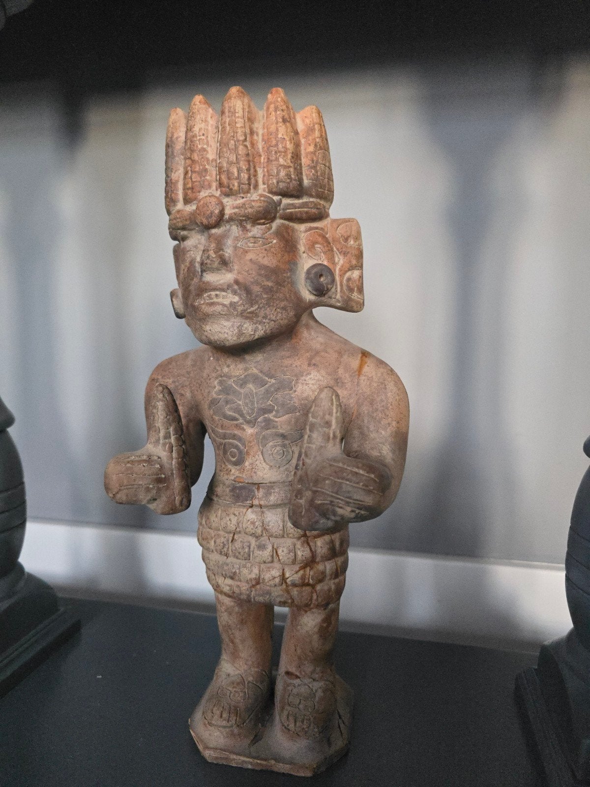 Precolumbiaanse beschaving: Maya-beeld 35 cm €69, Ophalen of Verzenden, Beeld, Natuurlijk materiaal
