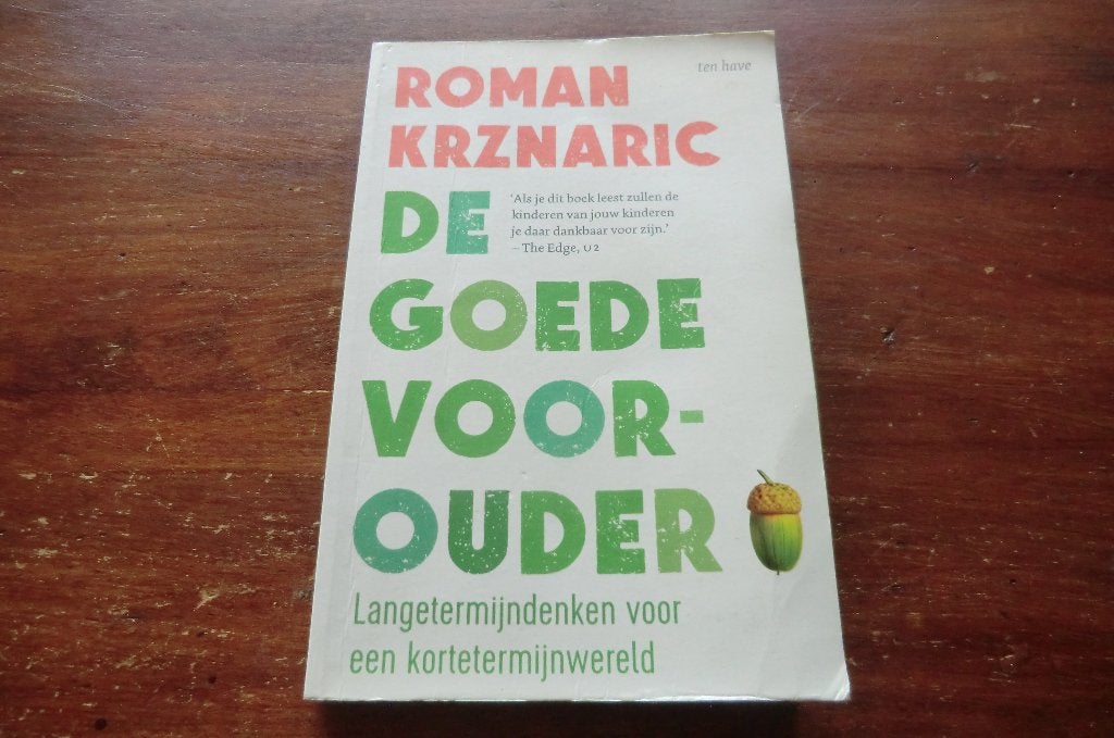 boek - Roman Krznaric - De goede voorouder, Boeken, Ophalen of Verzenden, Gelezen