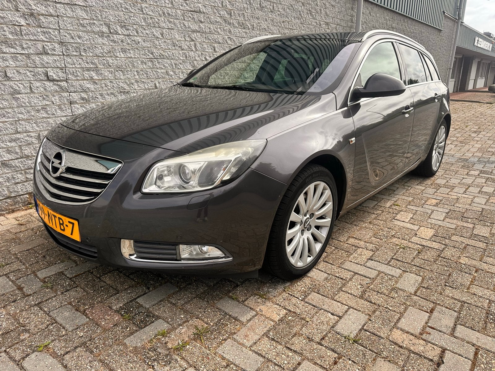 Opel Insignia 1.6 Turbo 132KW Sports Tourer 2010 Grijs, Auto's, Zwart, 4 cilinders, 179 pk, Leder en Stof