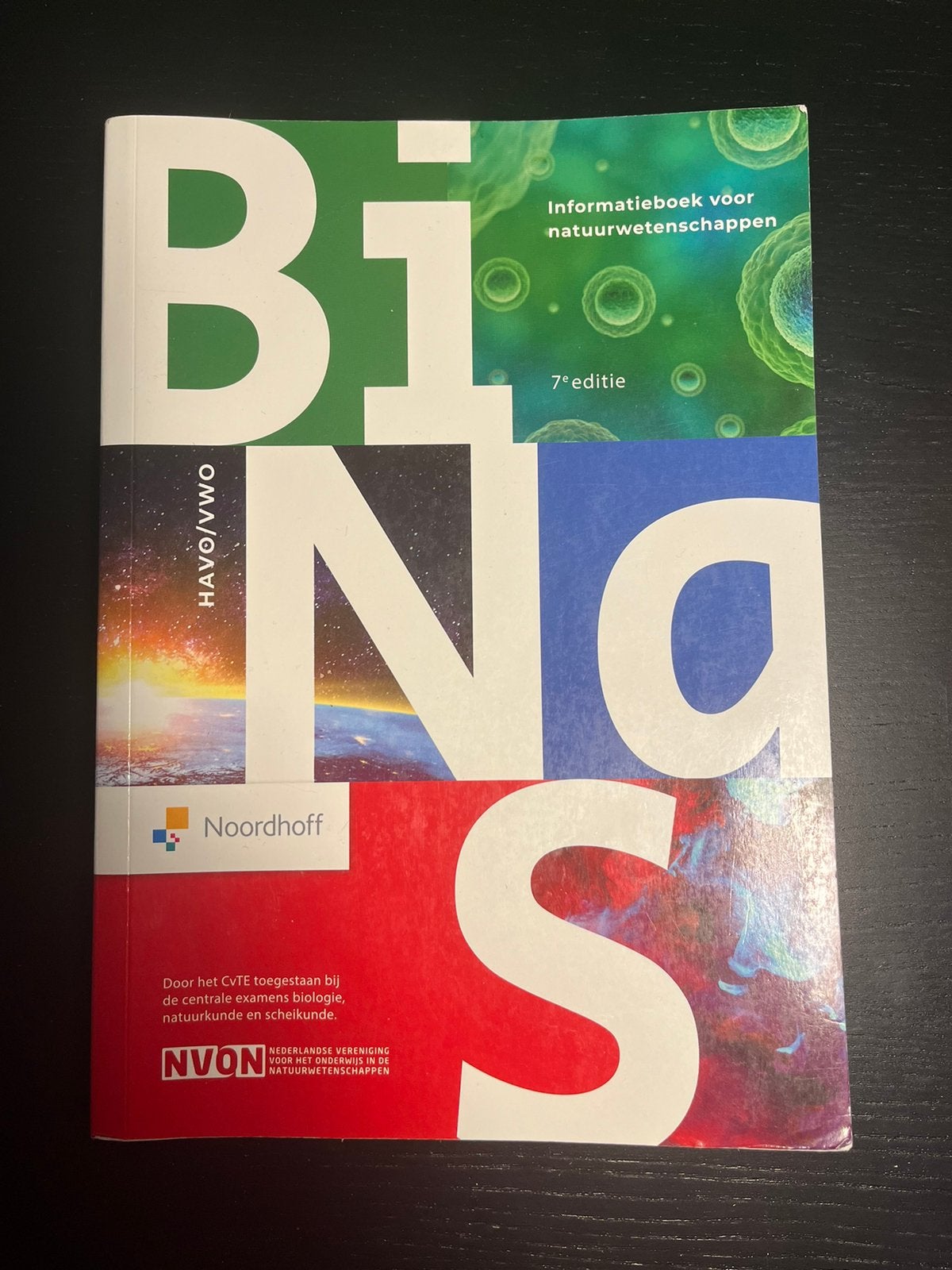 BiNaS zevende editie informatieboek natuurwetenschappen, Boeken, Ophalen of Verzenden, Zo goed als nieuw, Natuurwetenschap