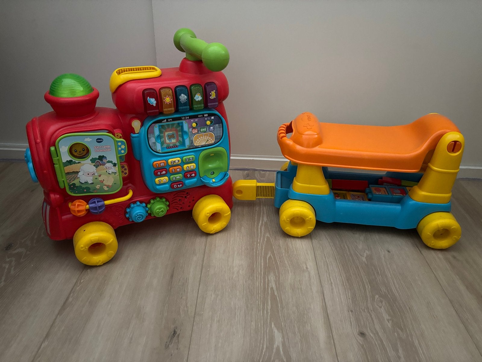 Vtech Trein: Looptreintje, Leerzaam & Compleet, Ophalen, Zo goed als nieuw, 6 maanden tot 2 jaar