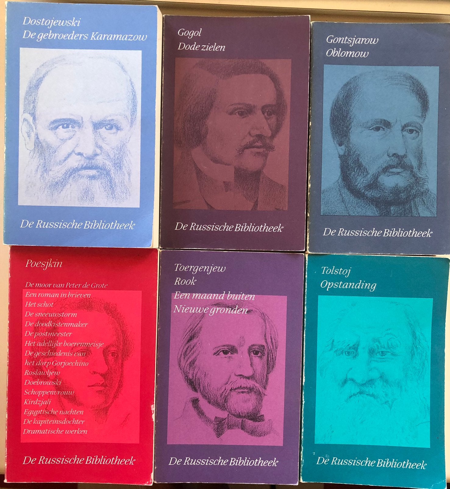 Russische Bibliotheek paperbacks, Ophalen of Verzenden, Gelezen