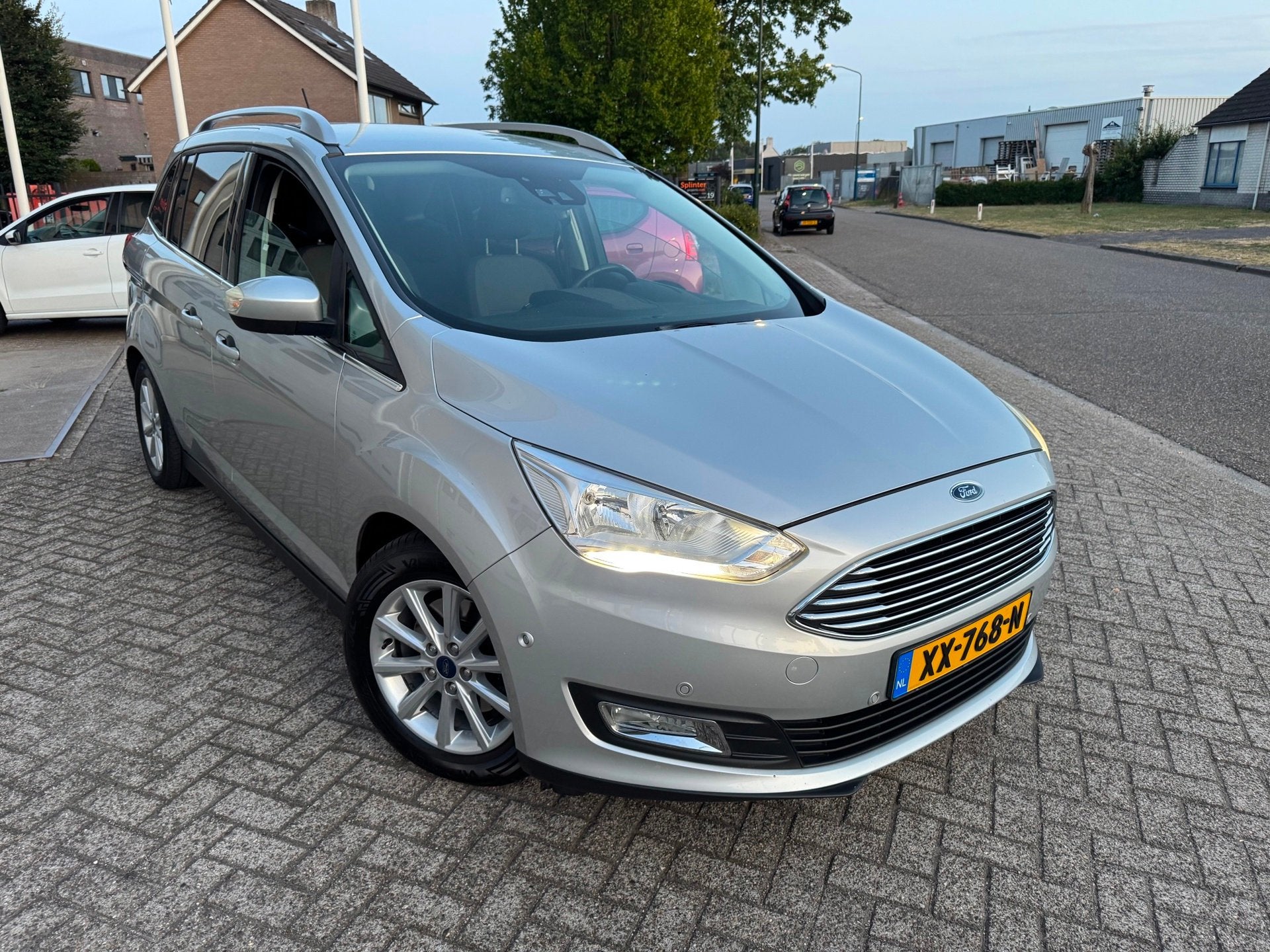 Ford Grand C-Max 1.0 Titanium 7PERS, Led, Navigatie, Voorwielaandrijving, 745 kg, 125 pk, Gebruikt
