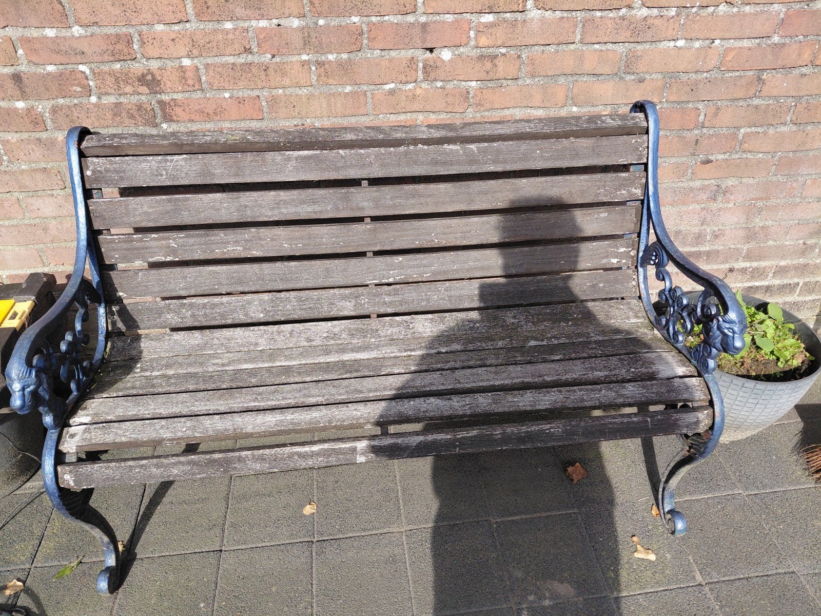 2-persoons bankje met leeuwenkoppen, opknapper, Ophalen, Gebruikt, Hout