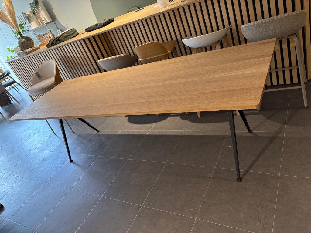 Eettafel HAY Pyramid 250 x 85 - Gelakt eiken, Huis en Inrichting, Tafels | Eettafels, Ophalen, Eikenhout, 200 cm of meer, Scandinavisch