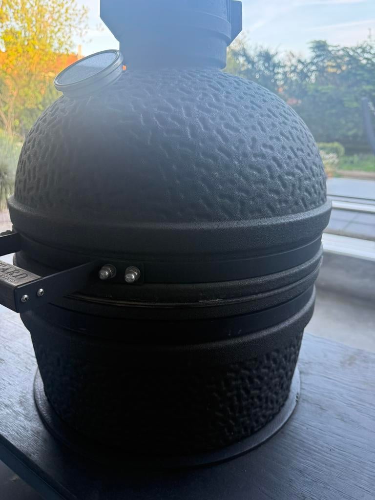 Bastard Urban Medium Solo BBQ Kamado, Ophalen, Zo goed als nieuw, Met accessoires