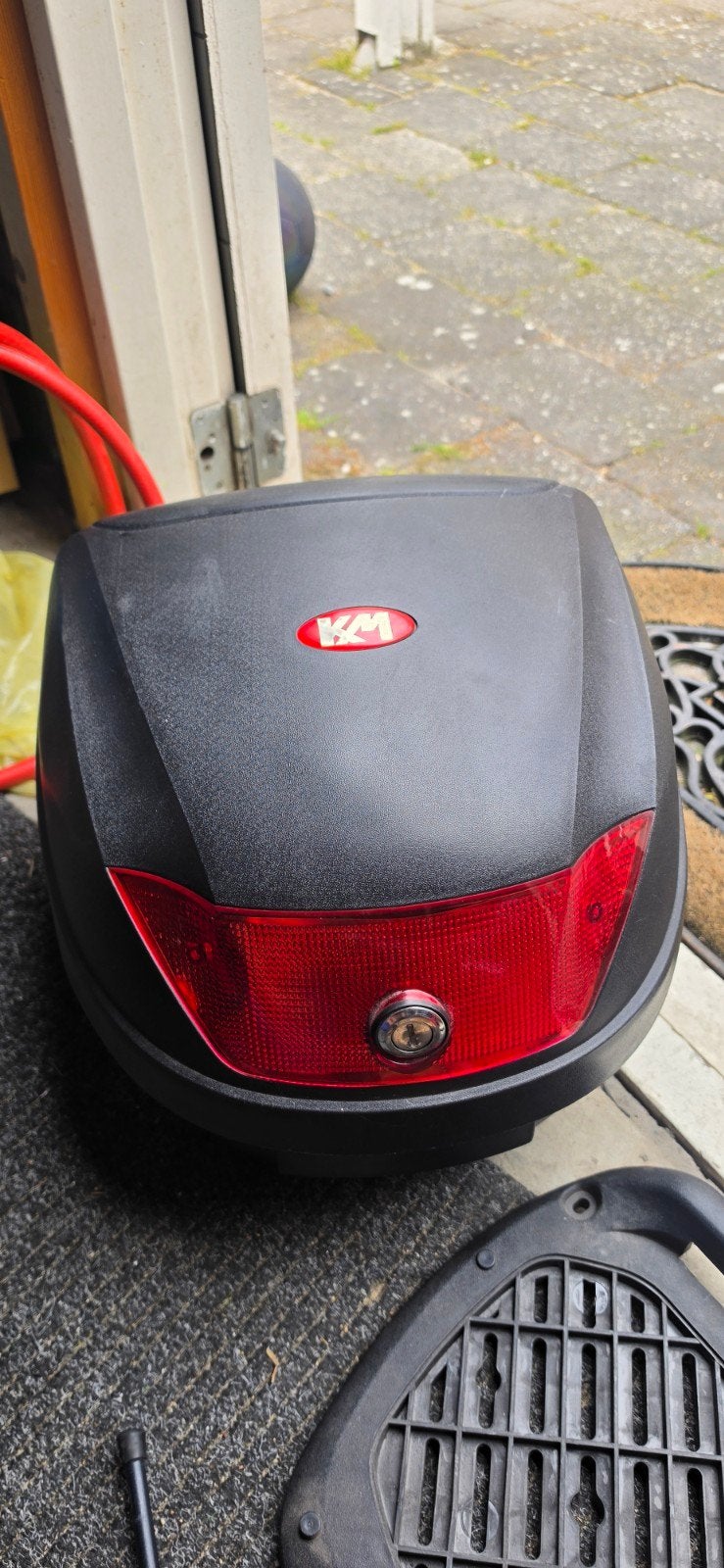 Scooter topkoffer met bevestigingsplaat en beugels, Fietsen en Brommers, Brommeronderdelen | Scooters, Ophalen of Verzenden, Gebruikt