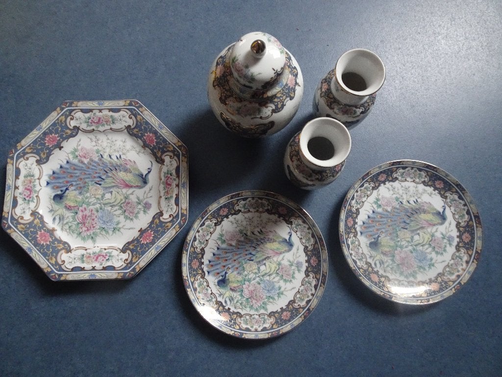 Set vazen en borden (motief pauw en bloemen), Ophalen of Verzenden