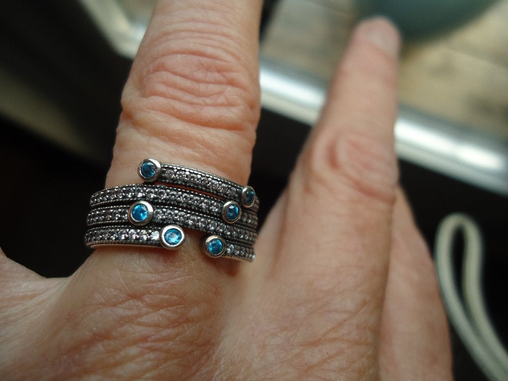 mooie echt zilveren pandora ring met blauwe steentjes m16,75, Met kristal, Gebruikt, Ophalen of Verzenden, Kleiner dan 17