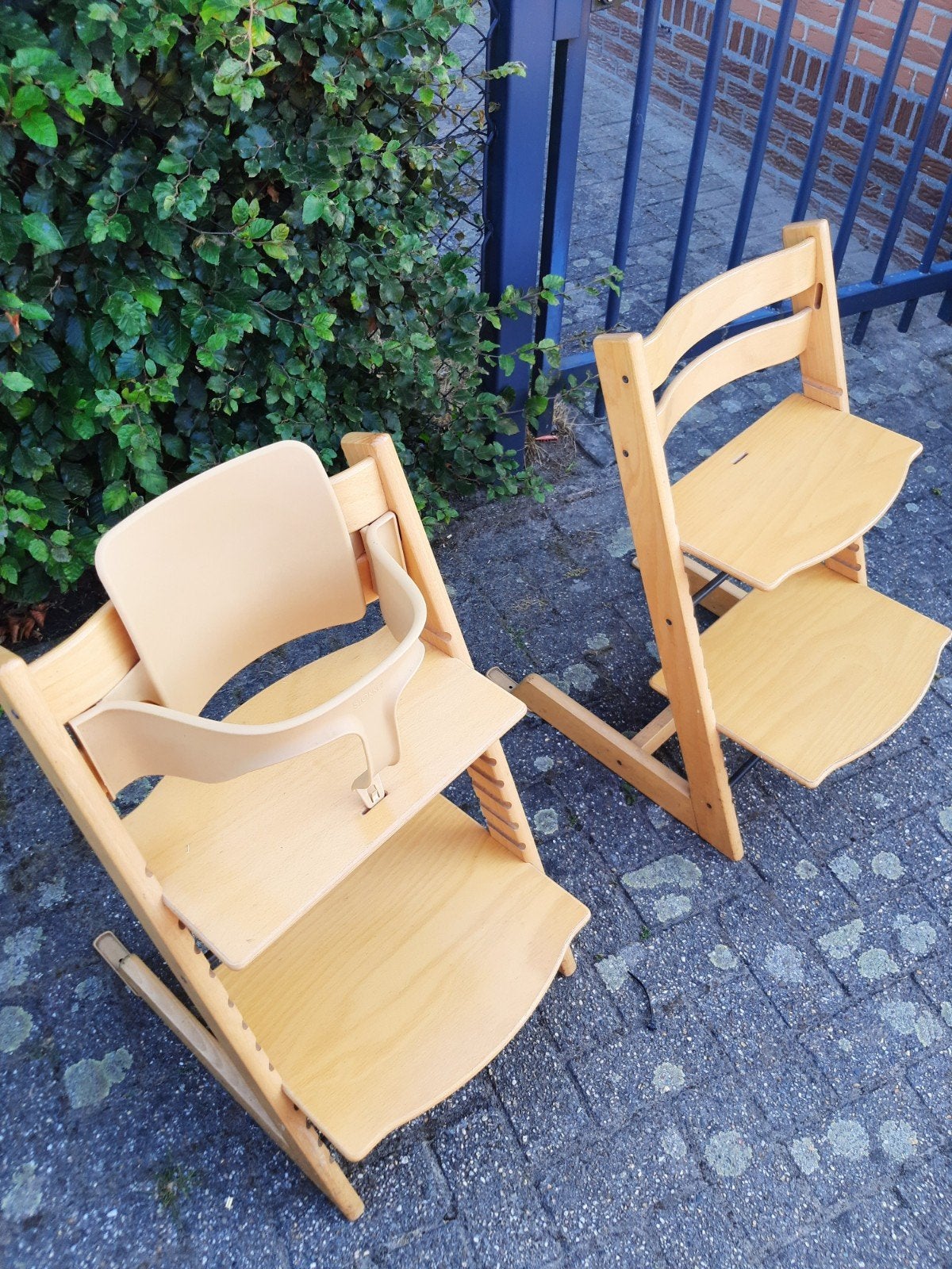 2 Stokke Tripp Trapp kinderstoelen met accessoires, Ophalen, Gebruikt, Meegroeistoel, Aanschuifbaar