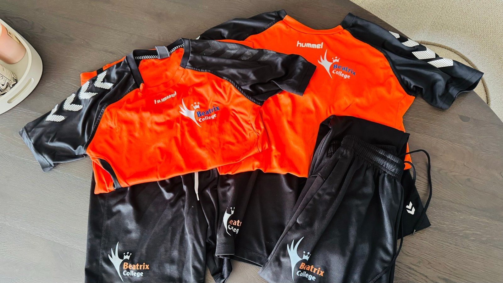 2x Sporttenue + trainingsbroek Beatrix maat S, Ophalen, Meerkleurig, Overige typen, Maat 36 (S)