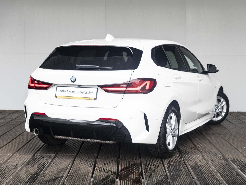 BMW 1 Serie 118i | M Sportpakket | 17 inch | Parking Assista, Auto's, BMW, 136 pk, Gebruikt, Met garantie (alle), Leder en Stof