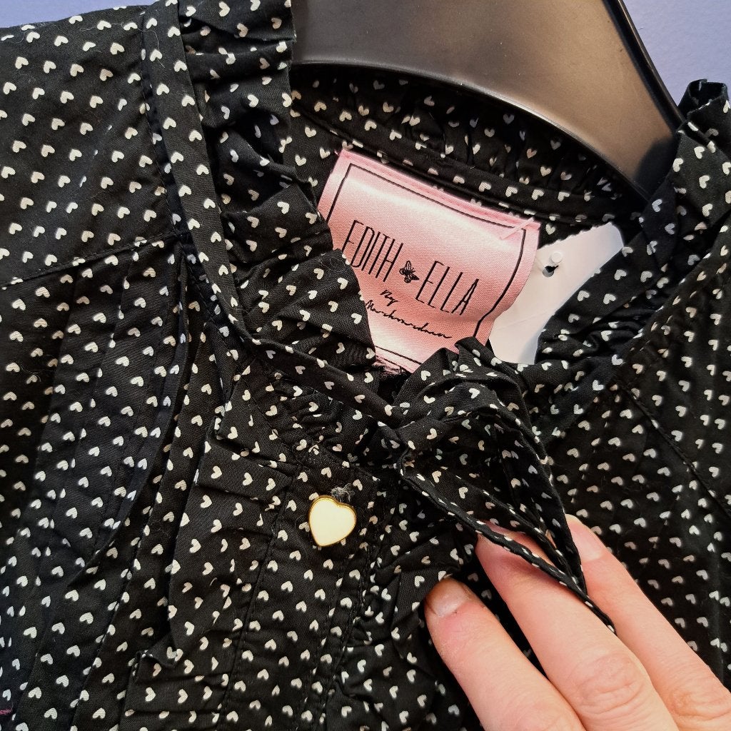 Edith & Ella zwarte blouse +hartjes patroon & knopen M 41128, Maat 38/40 (M), ., Zwart, Ophalen of Verzenden