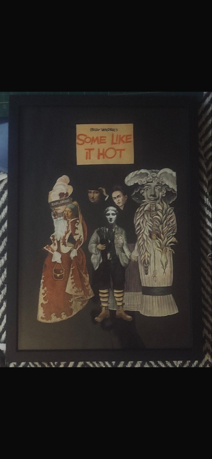 Uniek ingelijst kunstwerk 'Some Like It Hot' collage, Ophalen of Verzenden, Overige onderwerpen, Papier, Ingelijst