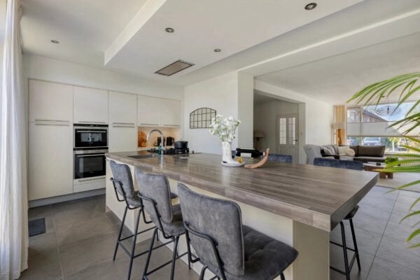 ✨ MODERNE DESIGN KEUKEN MET KOOKEILAND ✨, Huis en Inrichting, Keuken | Complete keukens, Wit, Dubbelwandige keuken, Ophalen of Verzenden