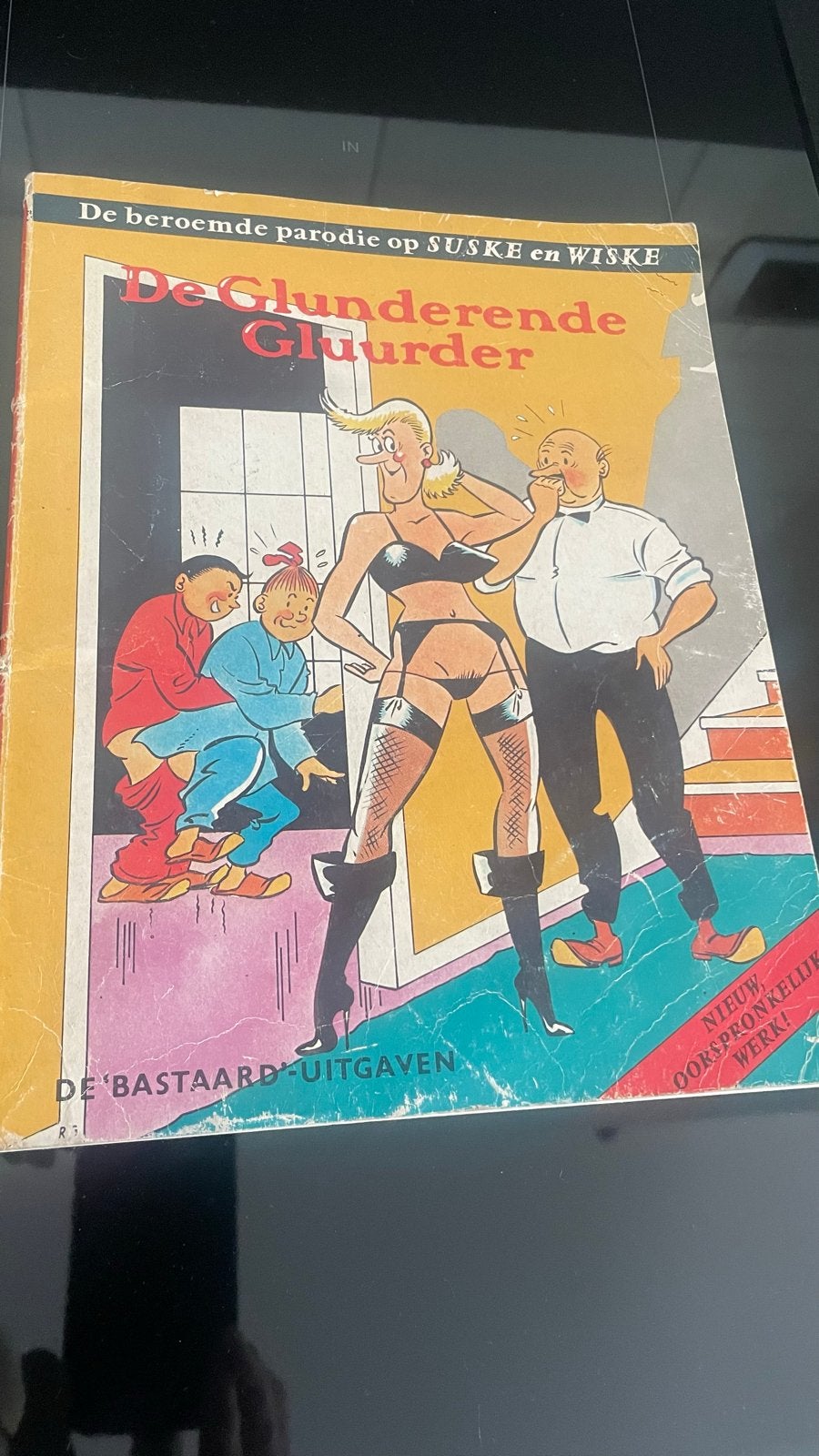 De Glunderende Gluurder - Suske en Wiske parodie, Boeken, Eén stripboek, Verzenden, Gelezen