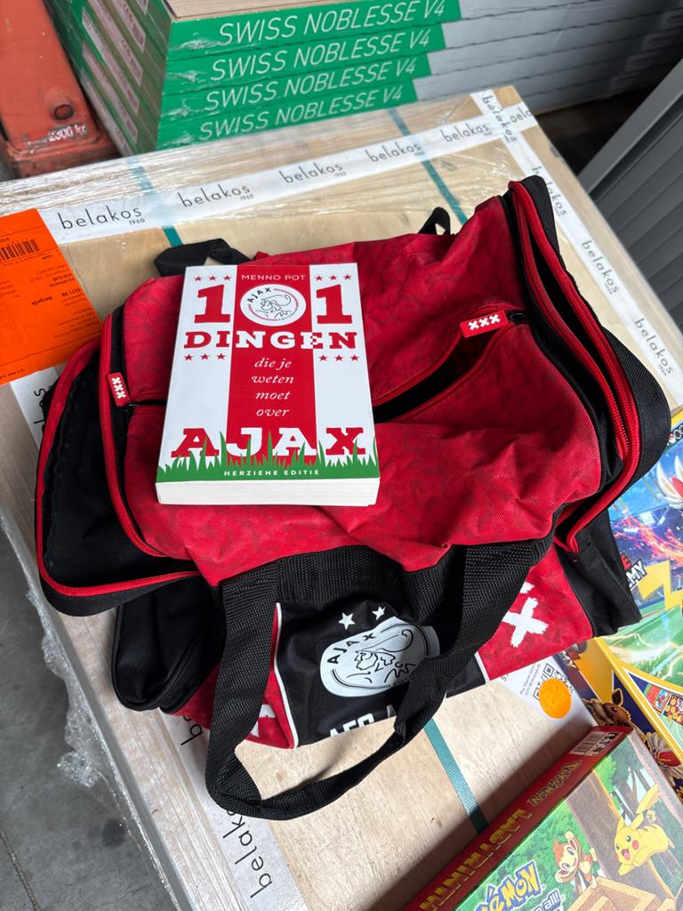 Ajax tas en boek: 101 Dingen die je moet weten over Ajax, Ophalen of Verzenden, Zo goed als nieuw, Balsport