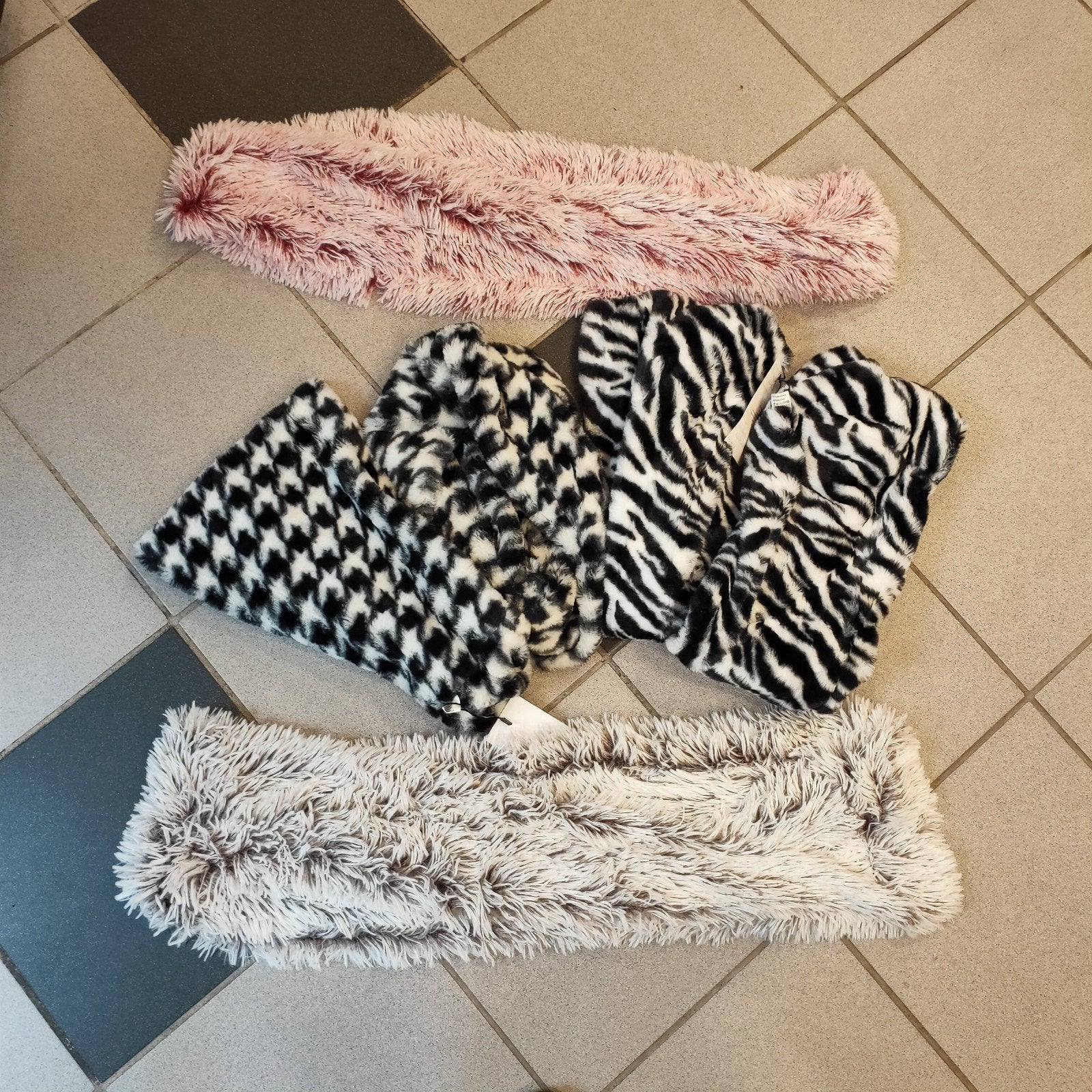 Diverse sjaals en omslagdoeken - Nieuw, Kleding | Dames, Ophalen, Maat 42/44 (L), Diverse, Nieuw