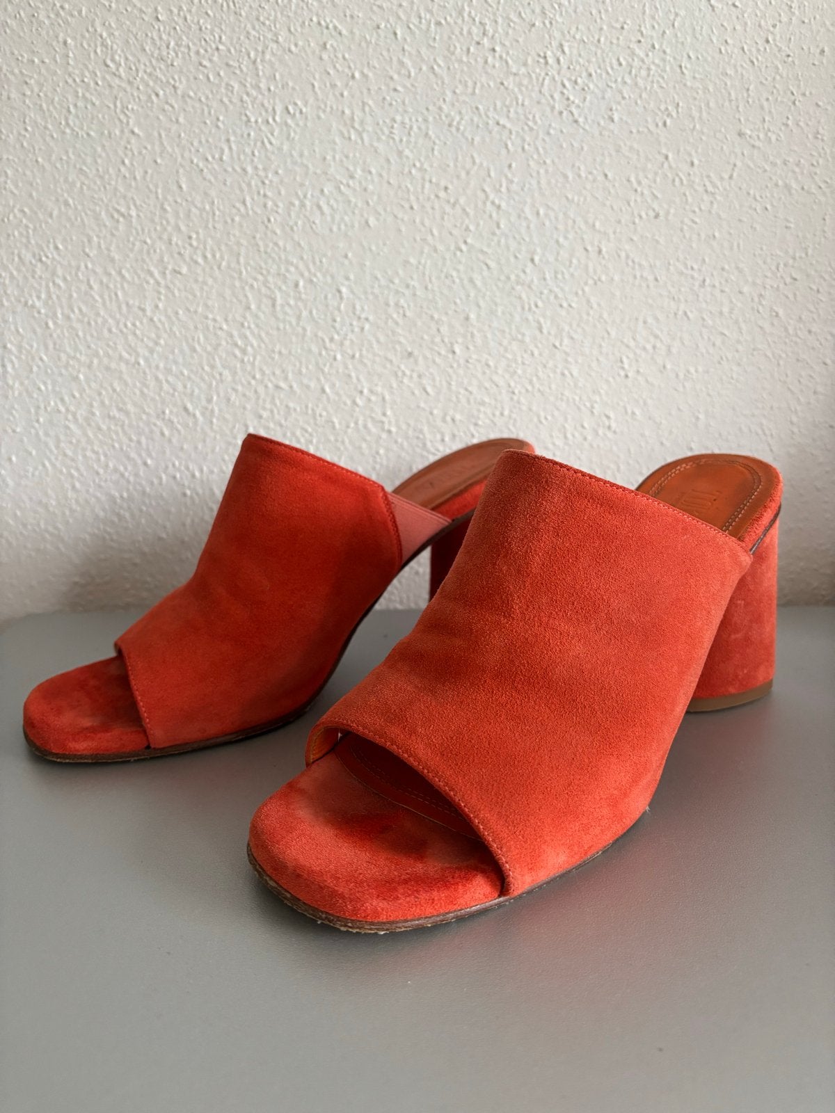 Toral , Oranje suède muiltjes met blokhak, Ophalen of Verzenden, Gedragen, Oranje, Sandalen of Muiltjes