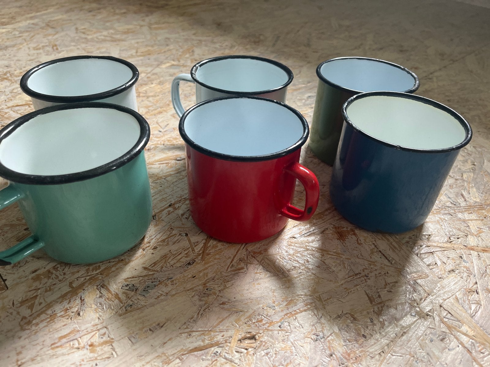 Set van 6 vintage emaille mokken in diverse kleuren, Ophalen