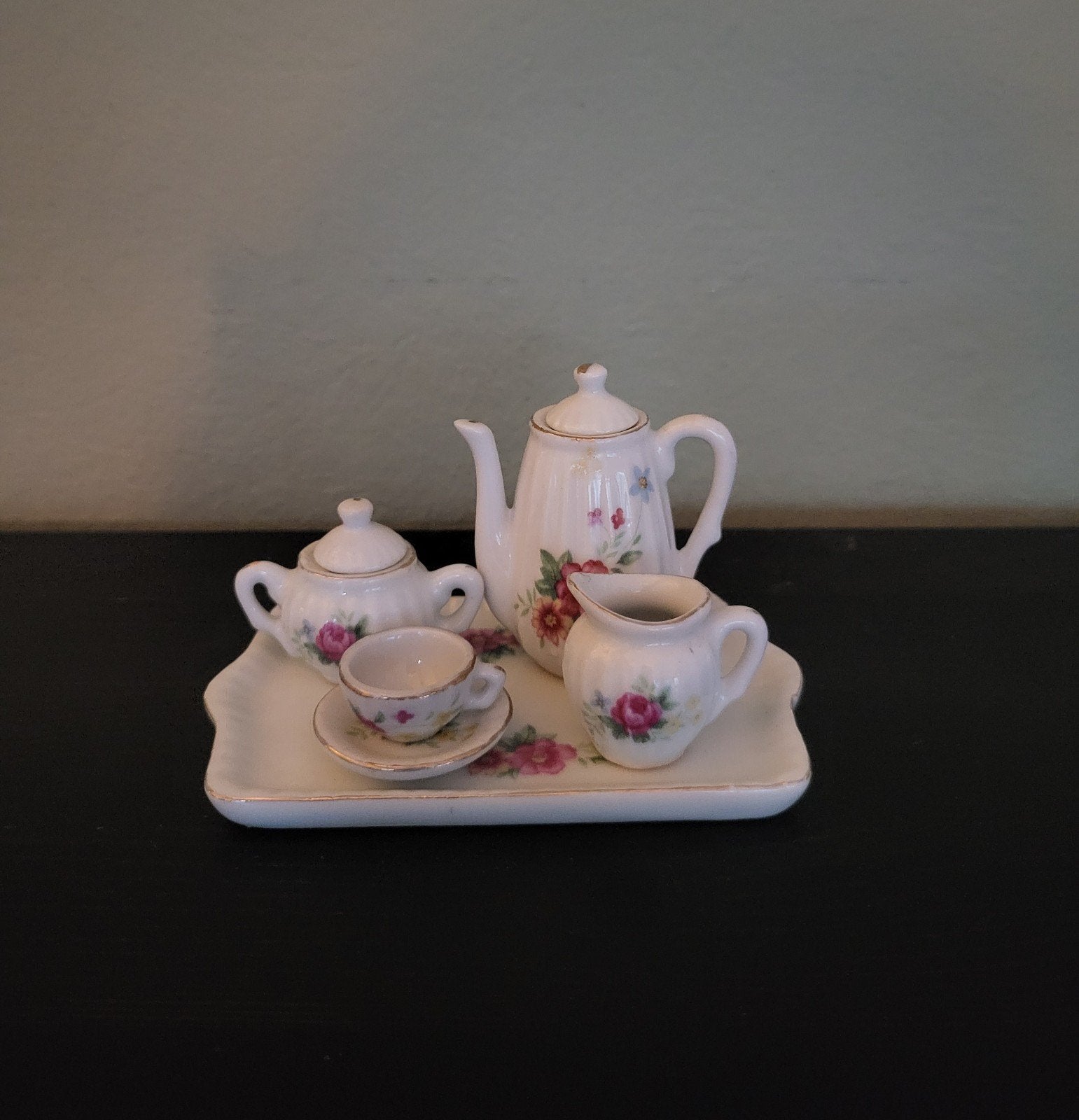 Miniatuur theeservies met bloemmotief, Ophalen