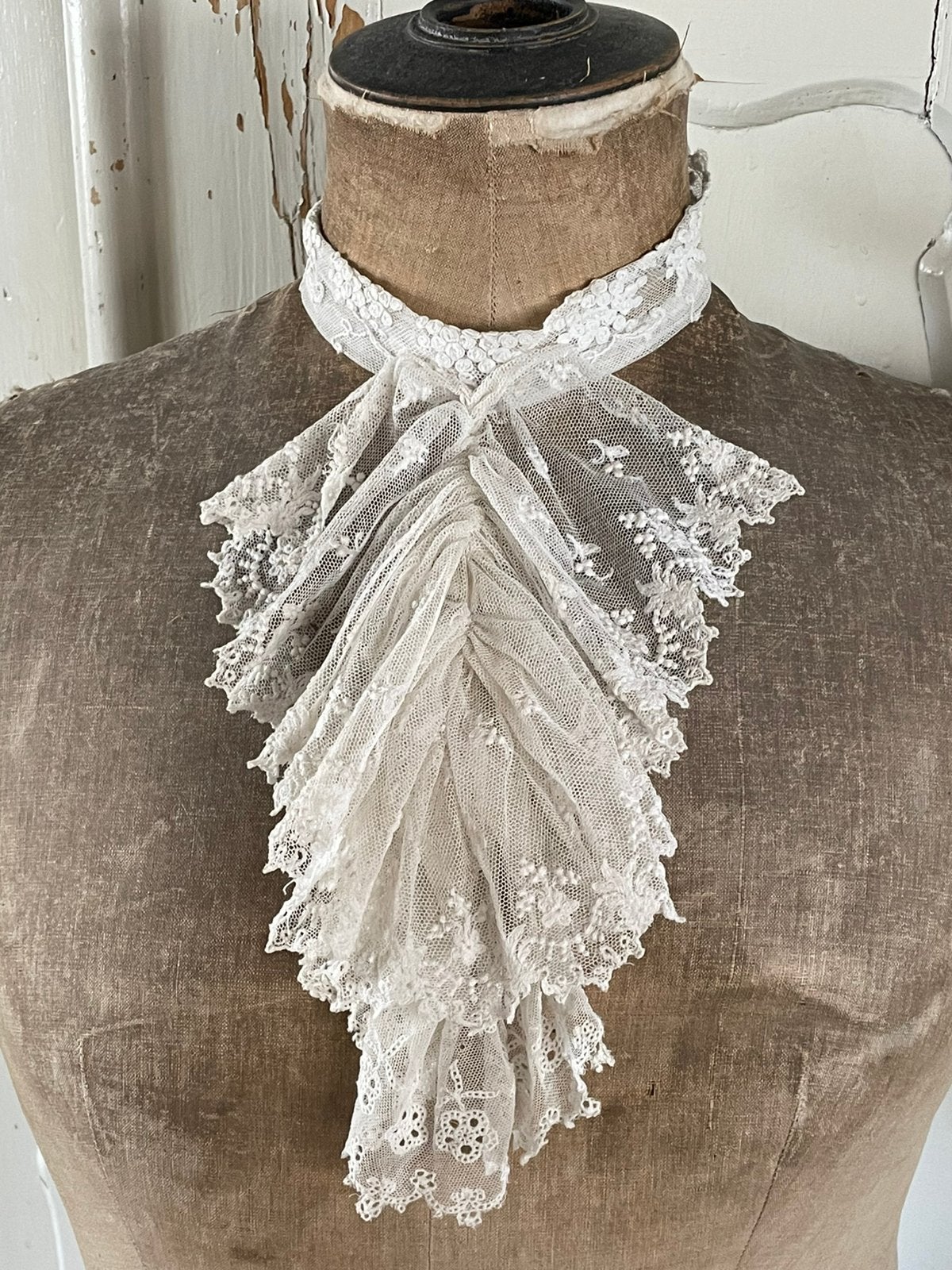Brocante oude Jabot / kraagje, Ophalen of Verzenden