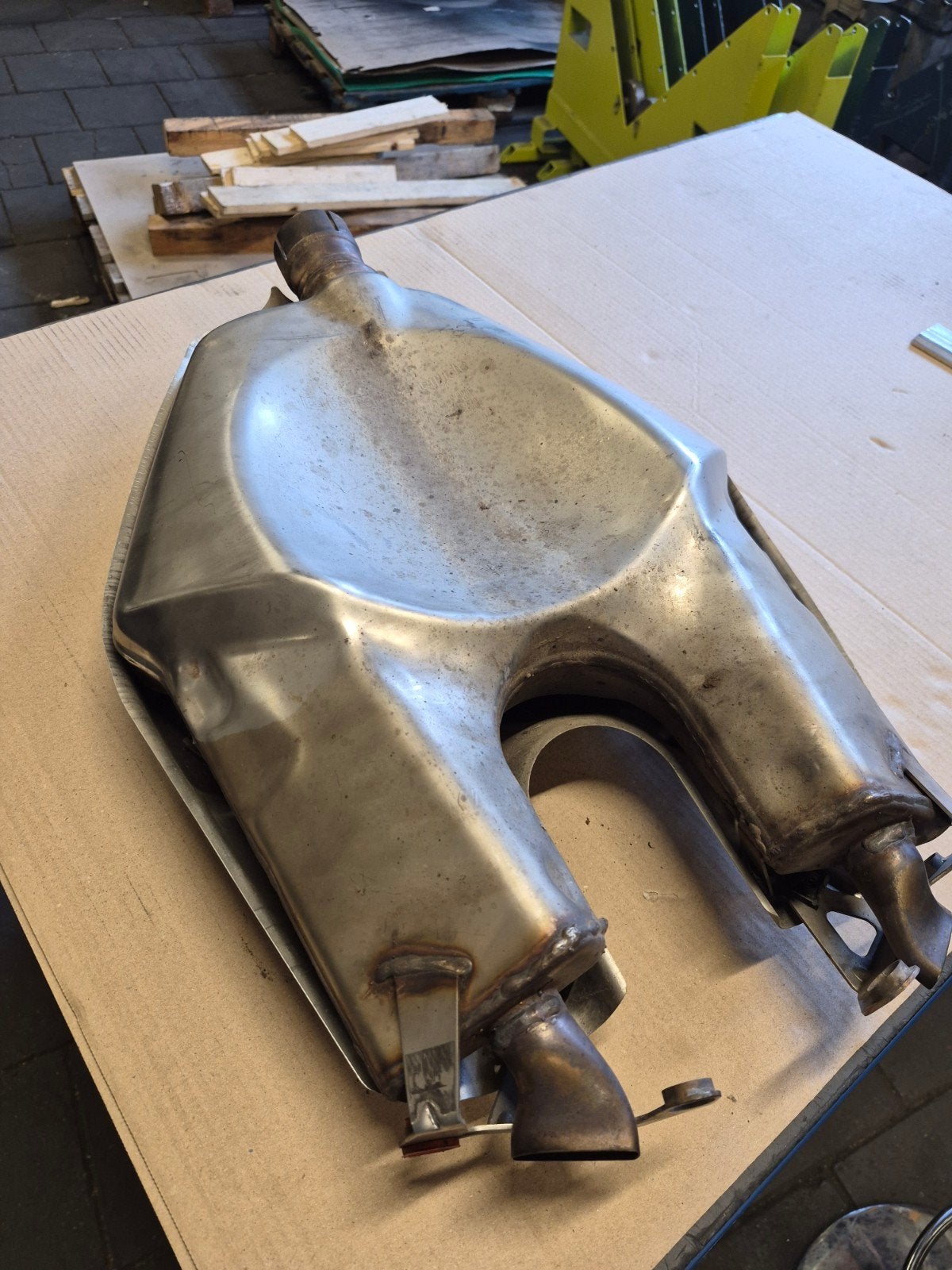 Aprilia Dorsoduro 750 originele uitlaat - Gebruikt, Motoren, Onderdelen | Overige, Ophalen of Verzenden, Gebruikt