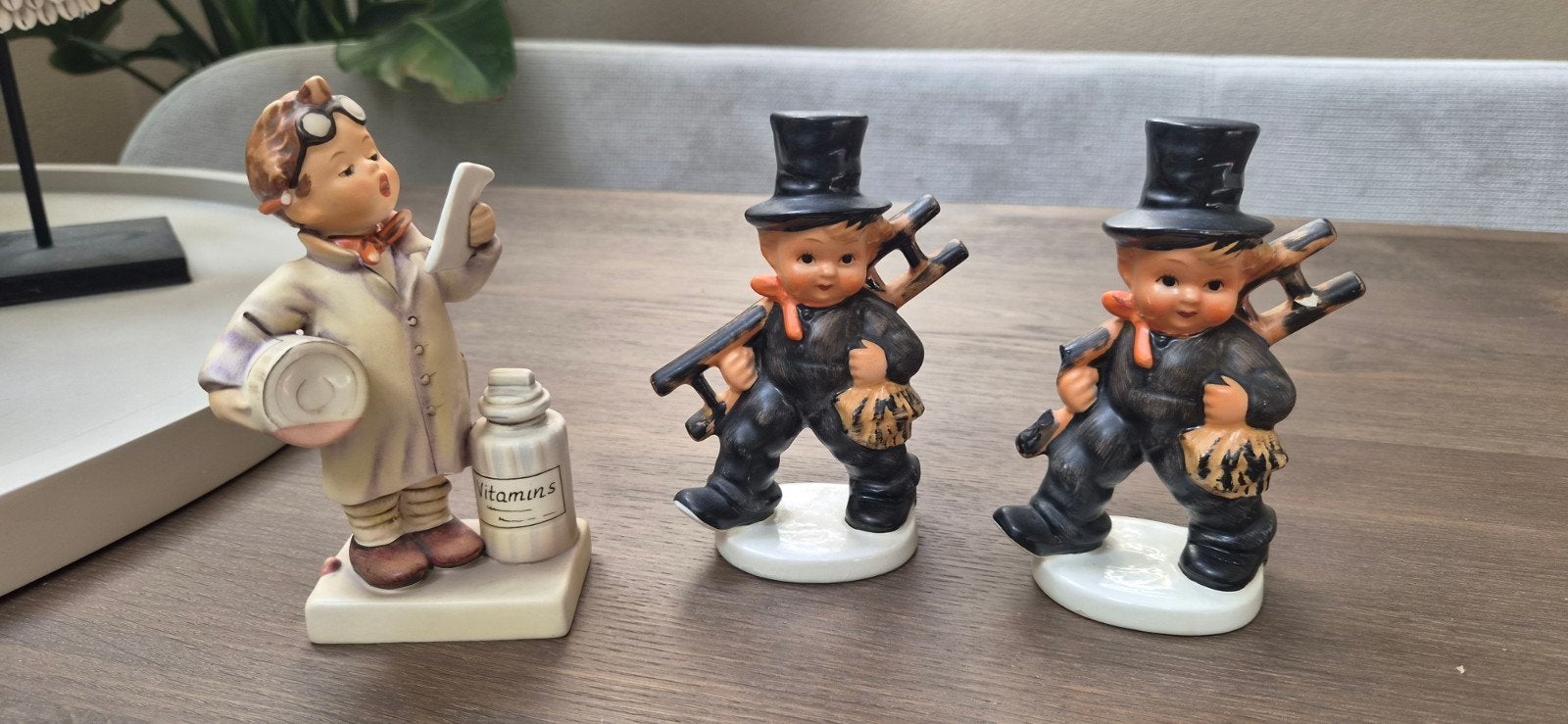 Goebel Hummel beeldjes: Schoorsteenvegers en Apotheker, Ophalen of Verzenden