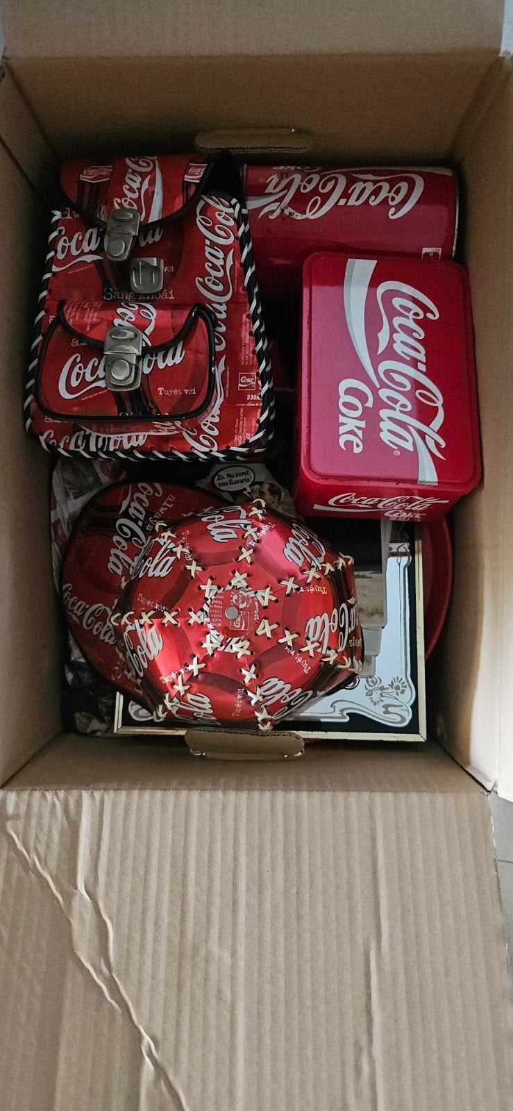 Grote Coca-Cola verzameling: spullen (1990-2020) & glazen, Ophalen