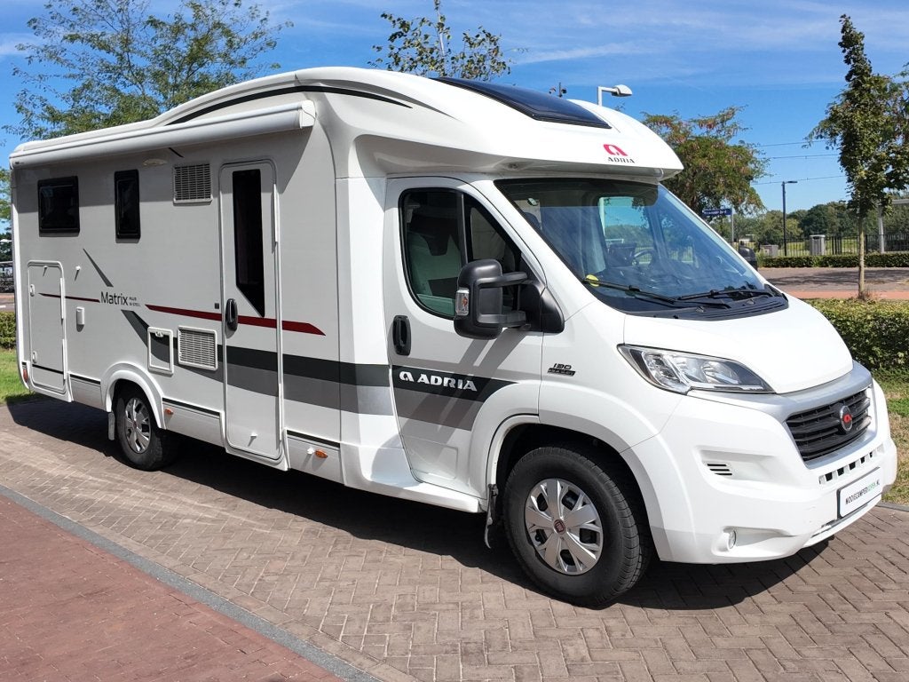 Adria Matrix 670 SL Plus editie, 5x gordel/slpl, Ringverwarming, Fiat, 7 tot 8 meter, Bedrijf