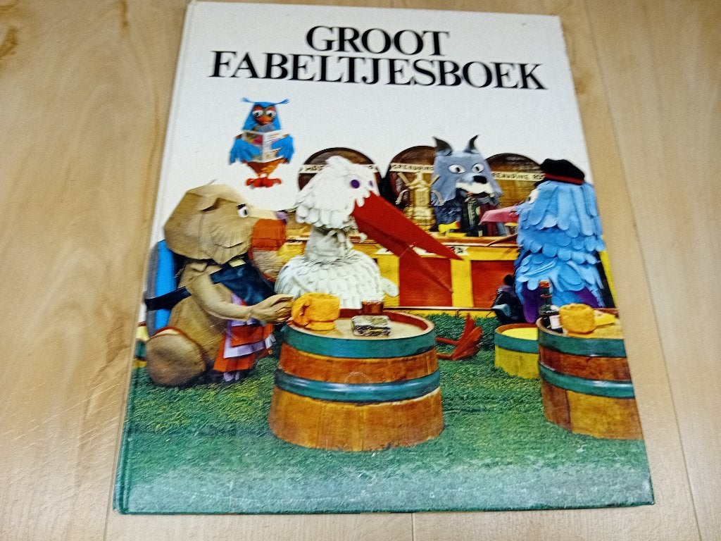 Groot Fabeltjesboek - Klassiek Kinderboek., Ophalen of Verzenden, Gelezen, Leen Valkenier