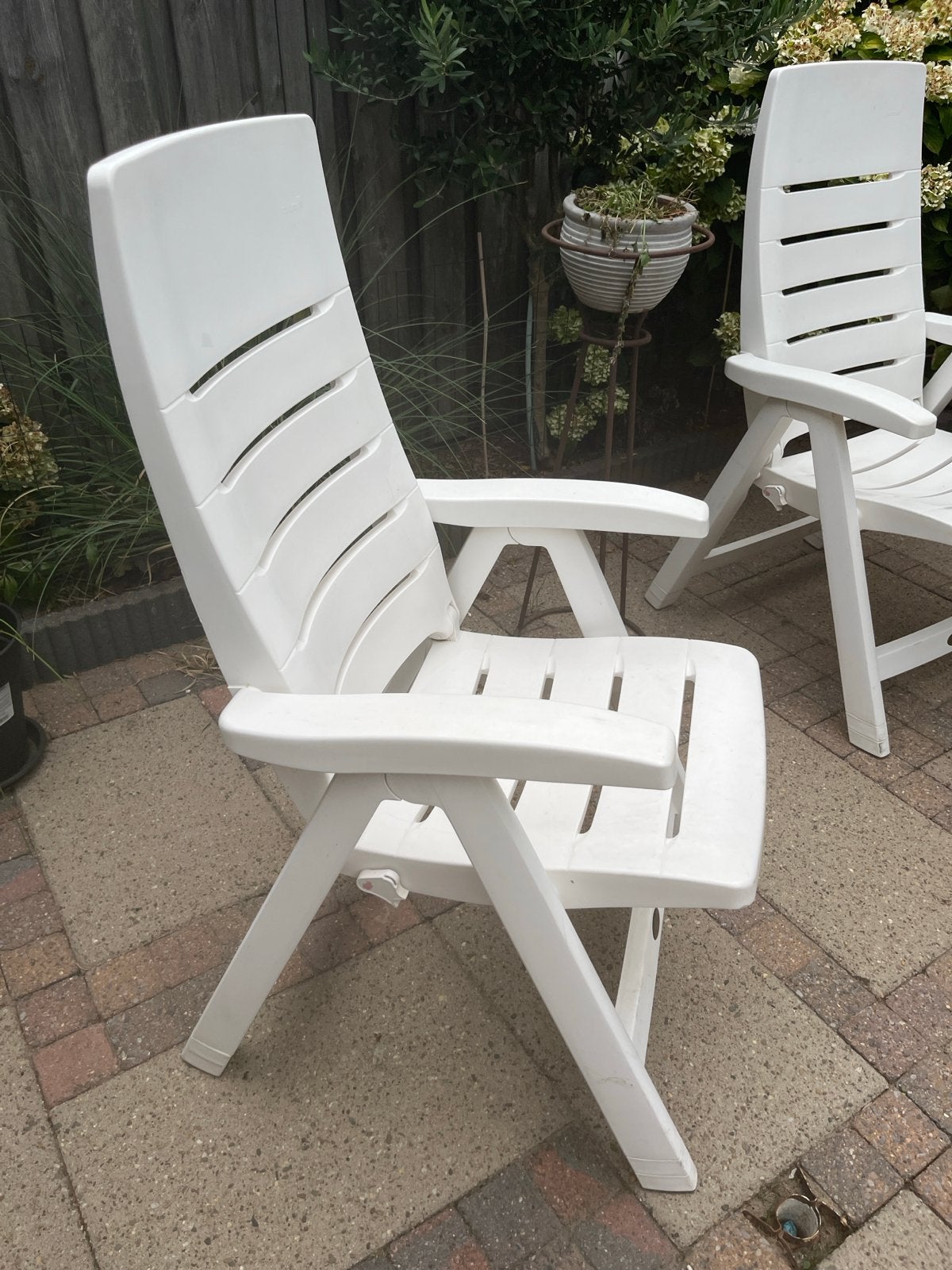 4 witte Hartman tuinstoelen - verstelbaar en inklapbaar, Ophalen, Gebruikt, Kunststof, Inklapbaar