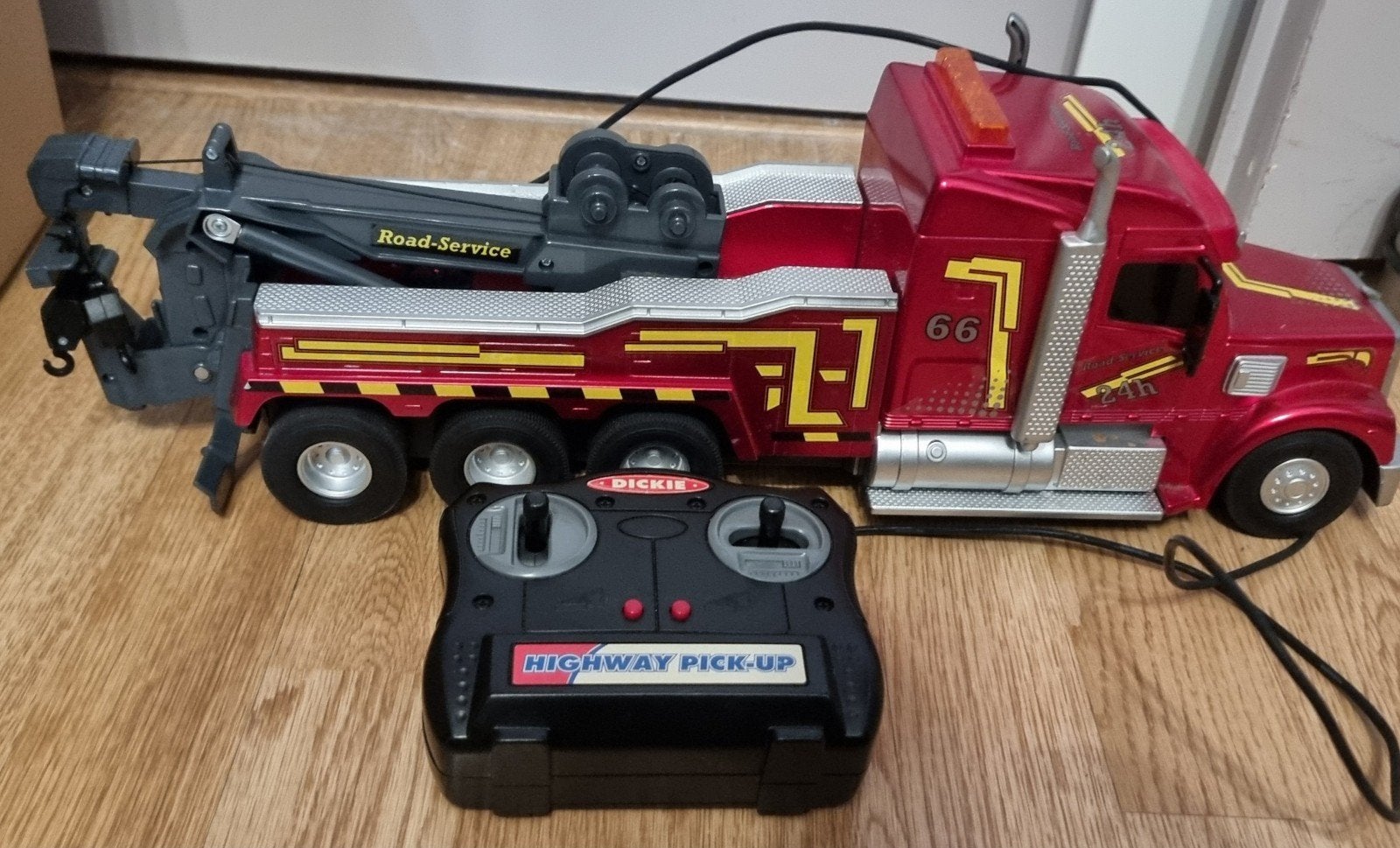 Radiografisch afstandbestuurbaren. Takelwagen., Hobby en Vrije tijd, Auto offroad, Zo goed als nieuw, Overige schalen, Overige typen