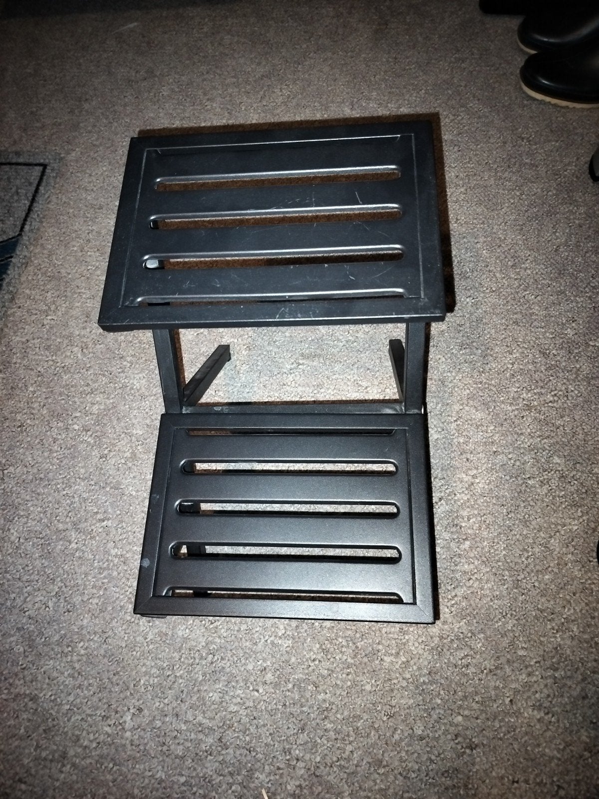 Zwart metalen plantenstandaard/bijzettafel, Huis en Inrichting, Woonaccessoires | Overige, Ophalen of Verzenden, Metaal, Industrieel