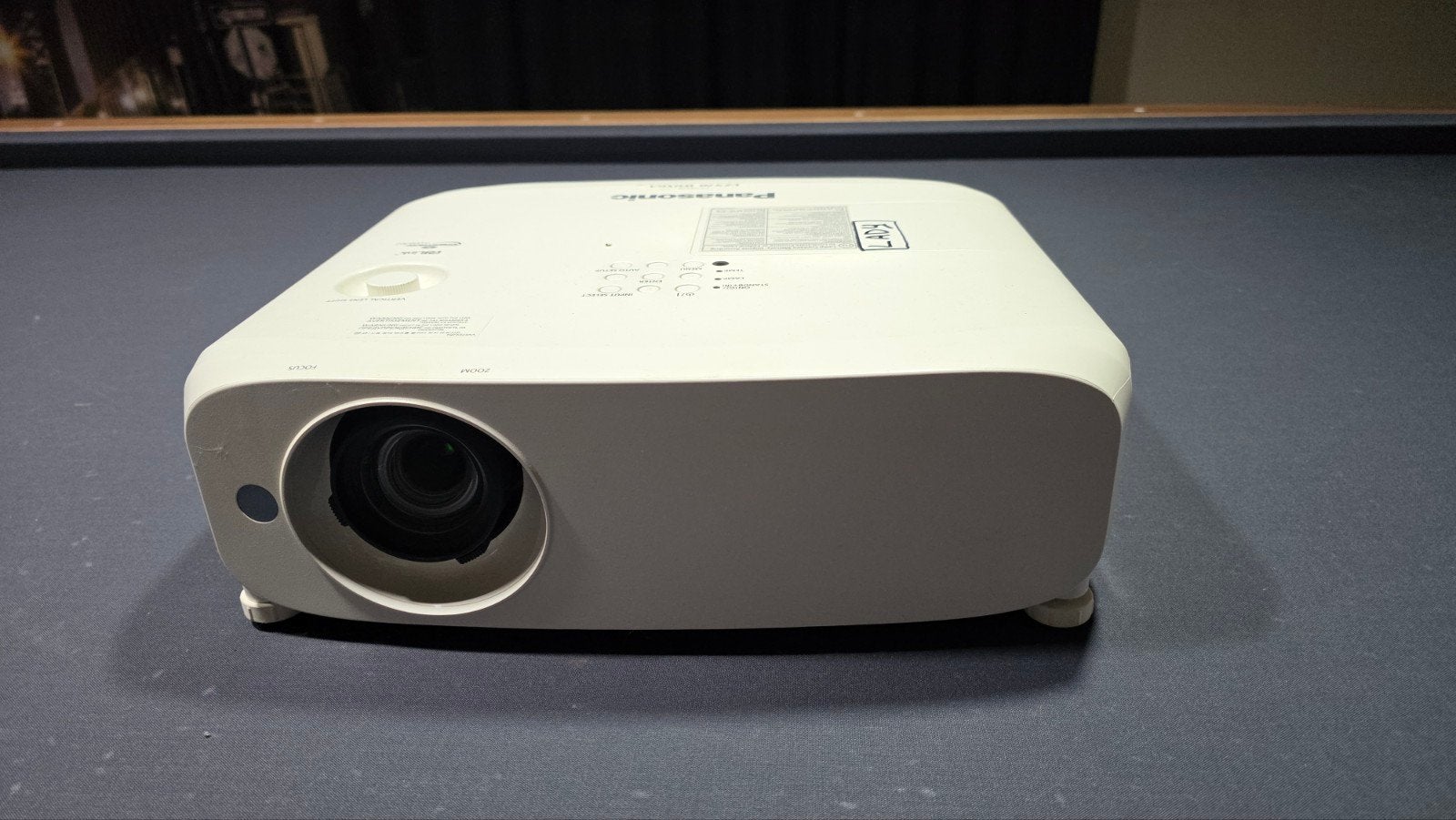 Beamer Panasonic VZ570, Ophalen, Zo goed als nieuw