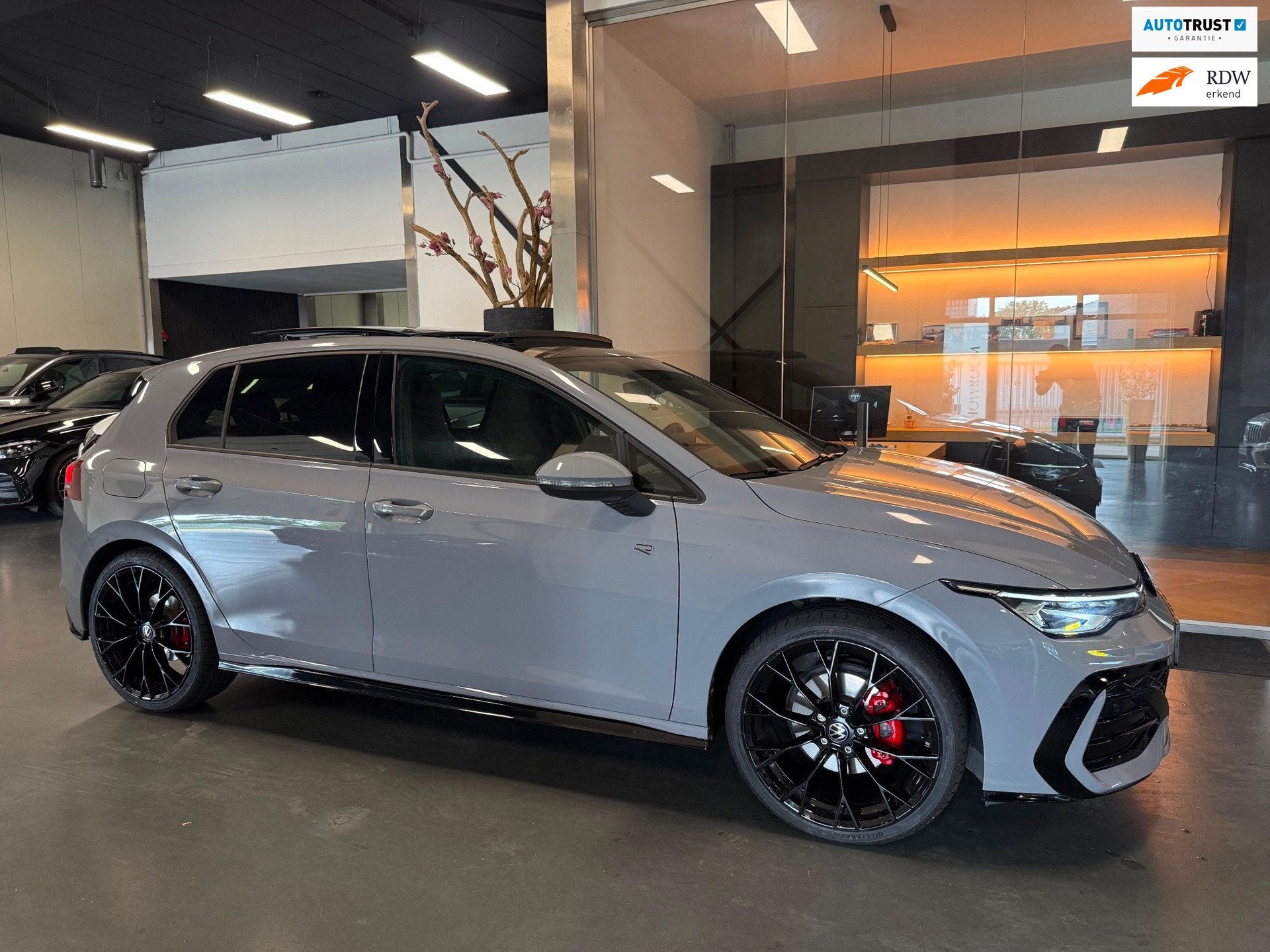 Volkswagen GOLF 8.5 1.5 eTSI R-Line Facelift Panorama Camera, Dealer onderhouden, 150 pk, Bedrijf, 1276 kg