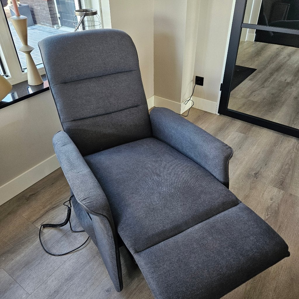 Relaxed sta op stoel, Huis en Inrichting, Fauteuils, Ophalen, Moderne sta op stoel, Zo goed als nieuw, Stof