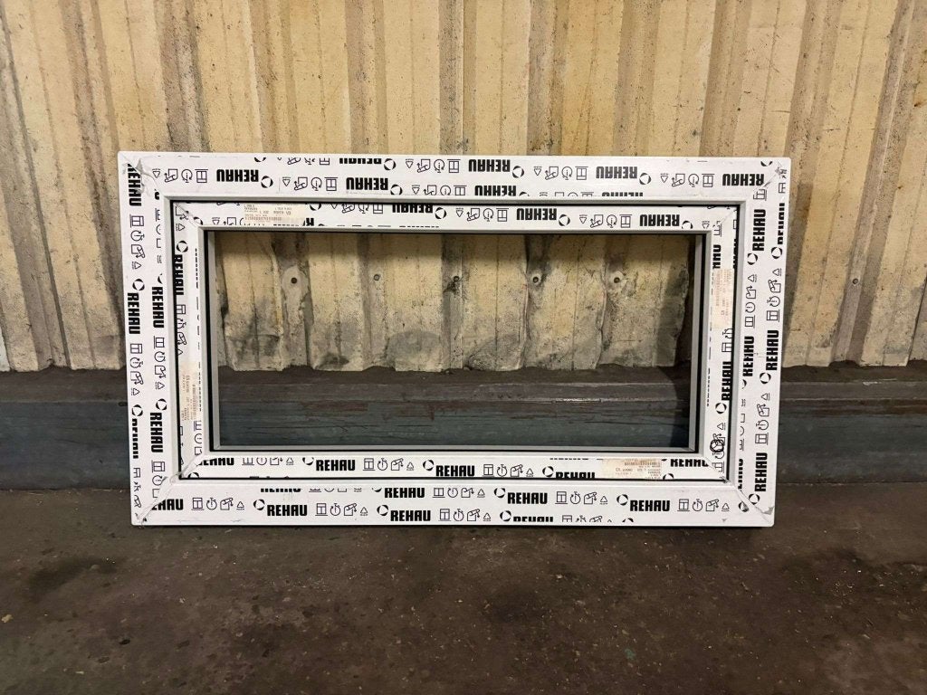 kunststof kozijn Rehau creme glad 1060x600, Kunststof, Raamkozijn, Niet ingevuld, Nieuw