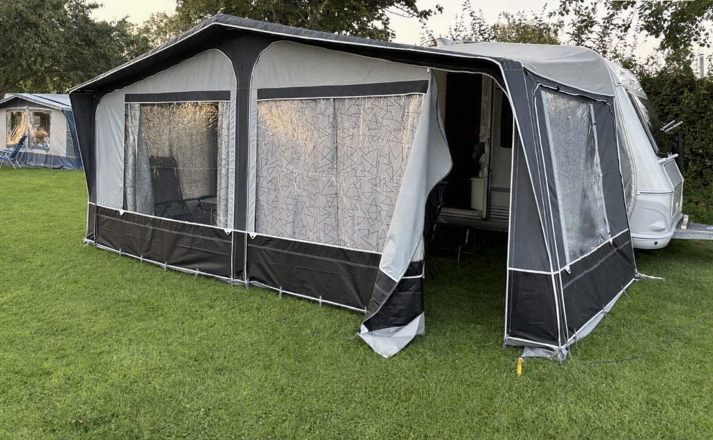 LMC 530 Rondzit groot bed Nieuwe Isabella voortent en mover