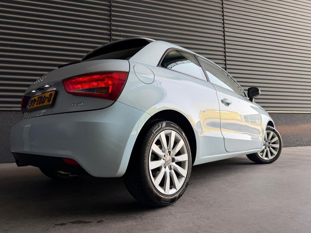 Audi A1 1.2 TFSI Connect *CRUISE*NAVI*MFS STUUR*, Voorwielaandrijving, Euro 5, Zwart, 4 cilinders