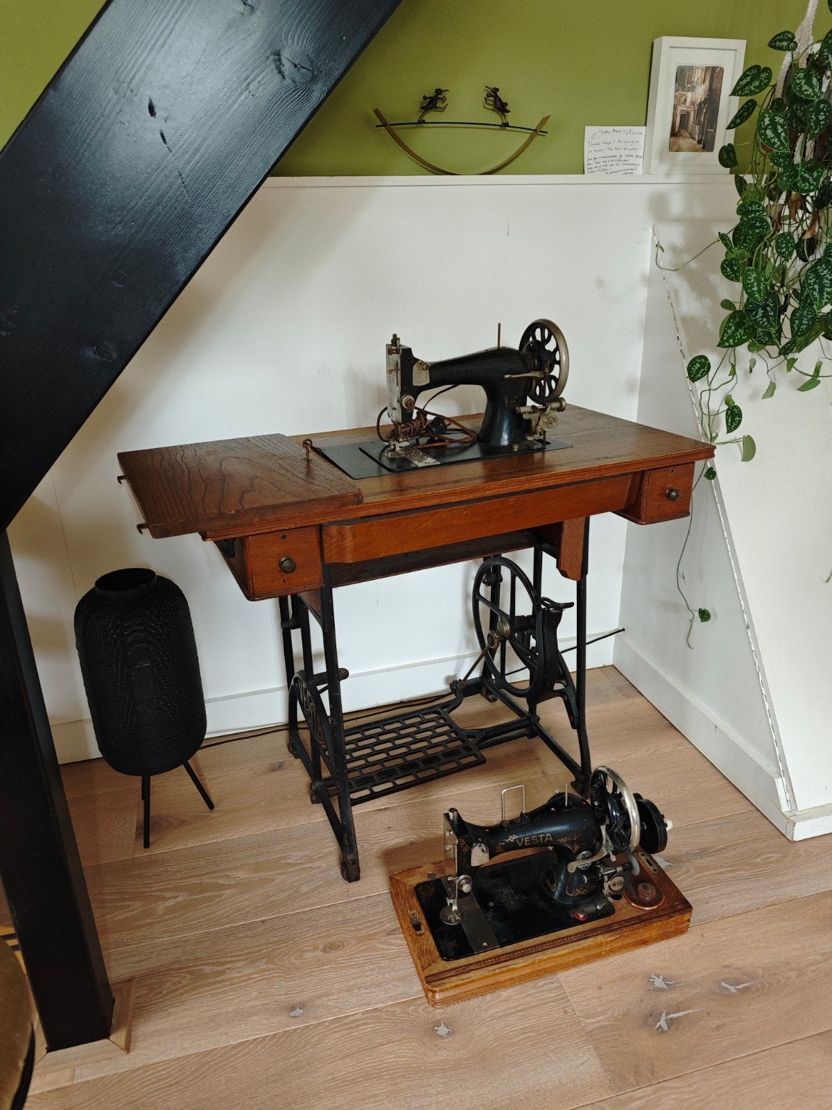 Antieke Vesta Trapnaaimachine met extra naaimachine, Ophalen