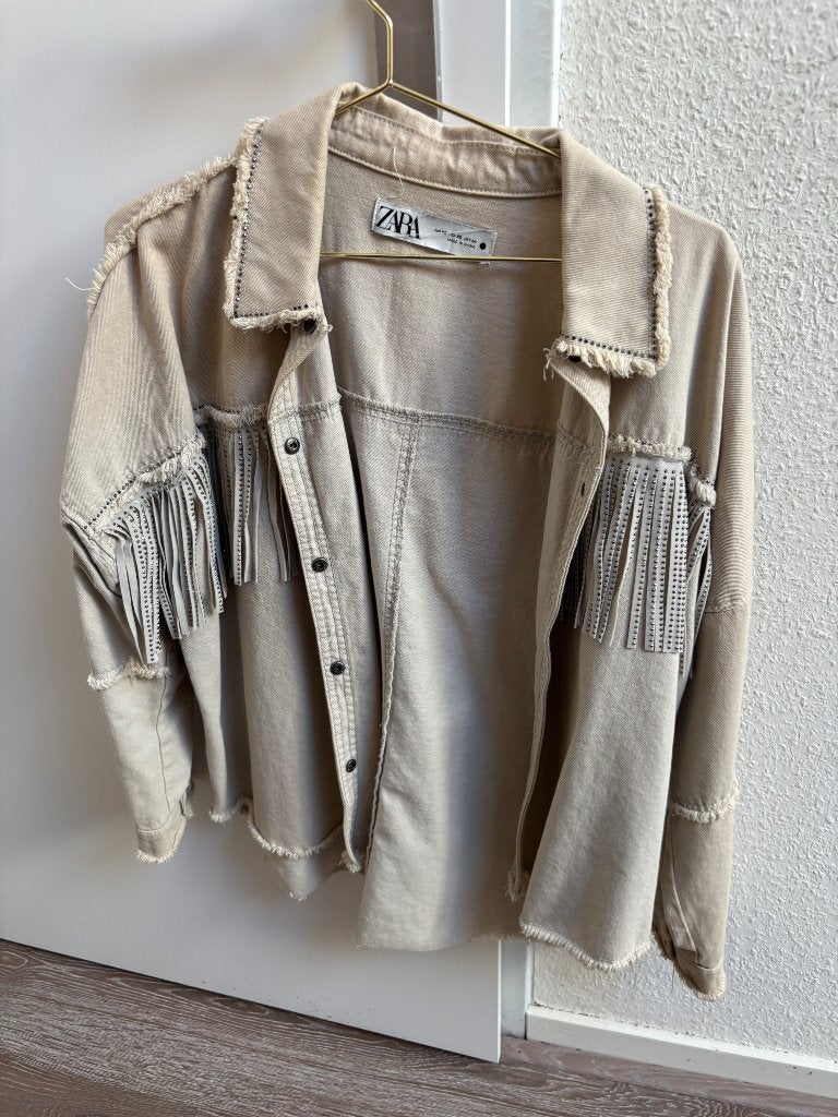Zara blouse of jasje in maat XS voor bv Carnaval, Kleding | Dames, Ophalen, Zo goed als nieuw, Maat 34 (XS) of kleiner, Beige