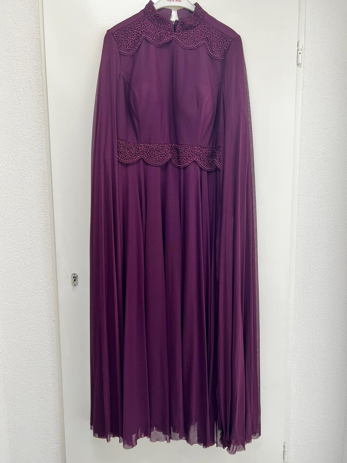 Paarse avondjurk met schouder sluier, Ophalen, Galajurk, Paars, Maat 46/48 (XL) of groter