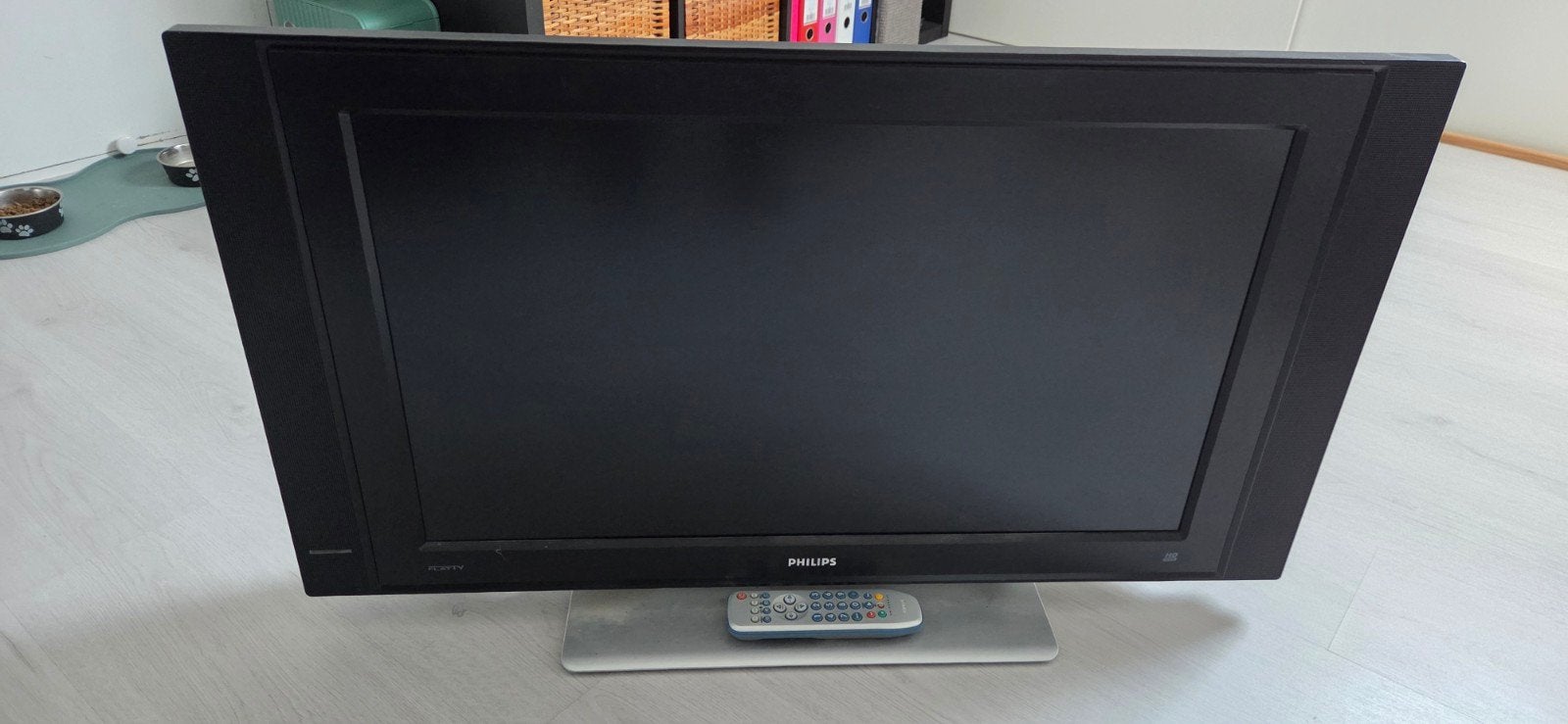 Philips LCD TV 32 inch met afstandsbediening, Ophalen, Philips, Gebruikt, 50 Hz
