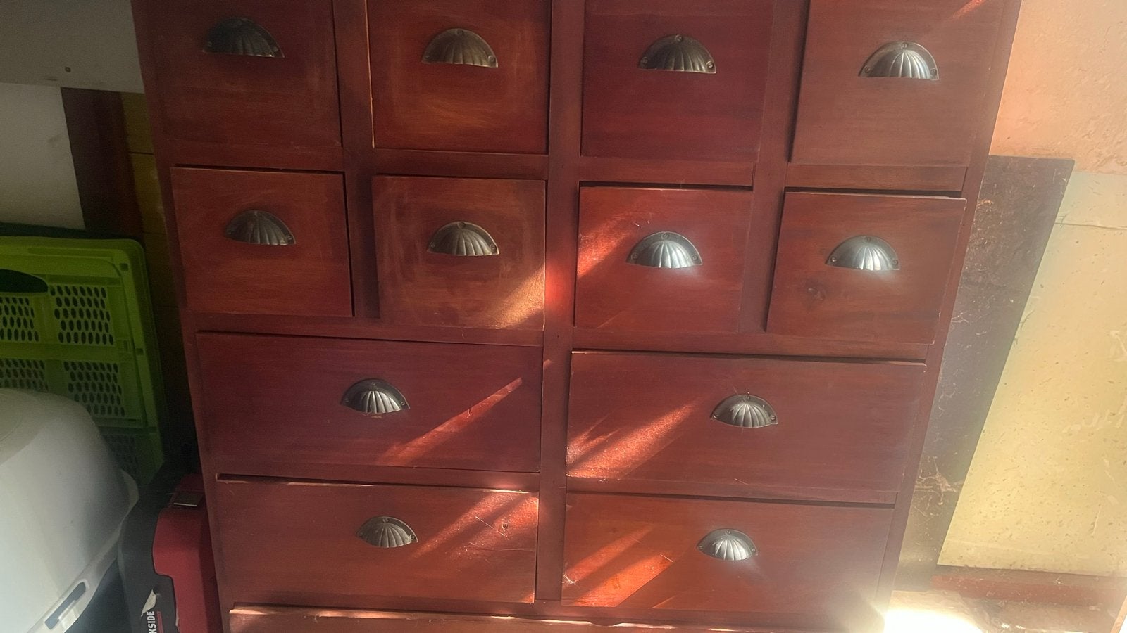 Vintage houten ladekast met 13 laden, Huis en Inrichting, Kasten | Ladekasten, Gebruikt, 100 tot 150 cm, 50 tot 100 cm, 25 tot 50 cm
