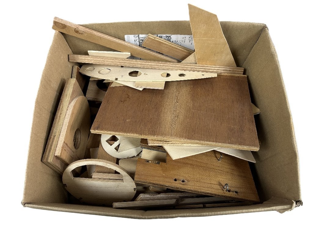 Restant hout t.b.v. rc vliegtuig modelbouw
