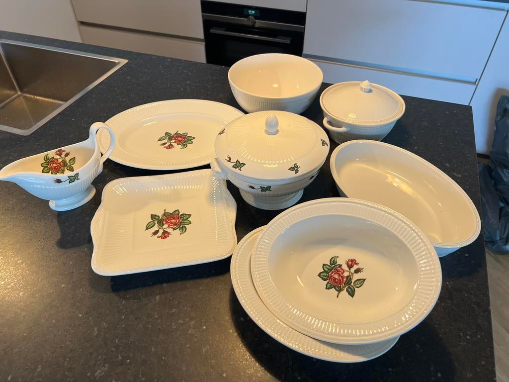 Zeer uitgebreid Wedgewood Servies Moss Rose en enig Windsor, Ophalen