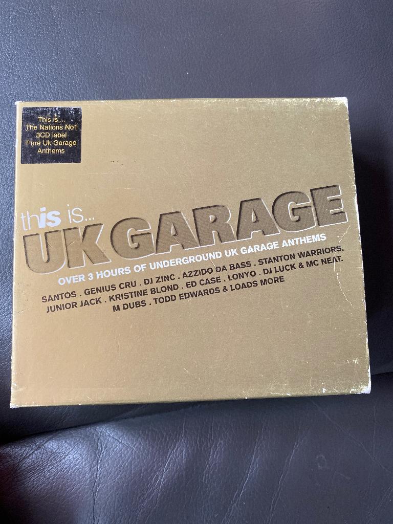 This Is .. UK Garage : 3 Hours Underground ( 3 cd box ), Ophalen of Verzenden, Zo goed als nieuw