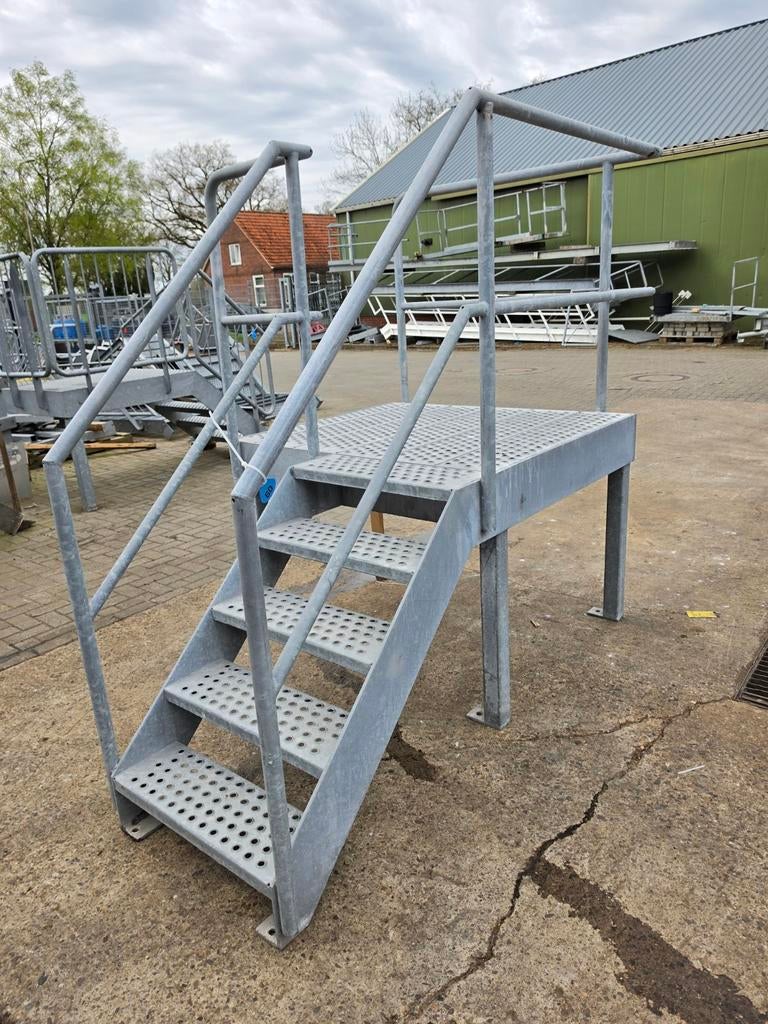 Stalen bordestrap gegalv hoog0,92mtr. Nob060, Ophalen, 2 tot 4 meter